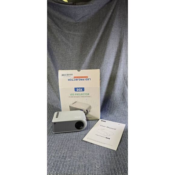 DZA LED Portable and Compact Projector - Picture 4 of 4